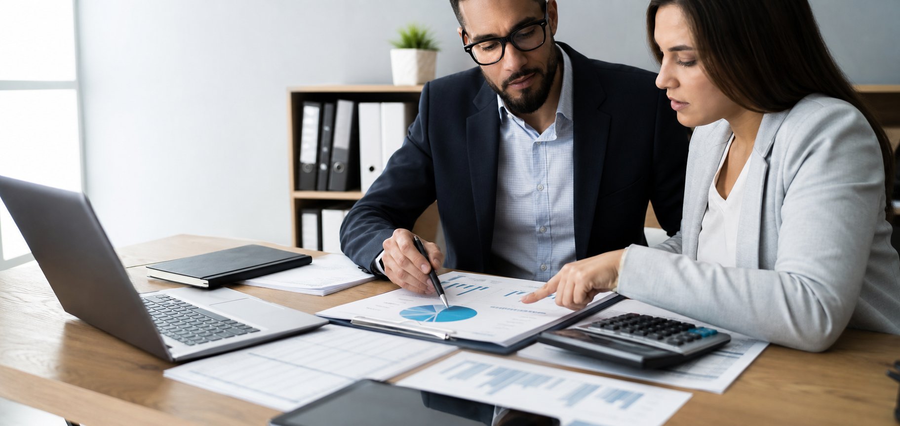 Revision de reportes financieros empresariales